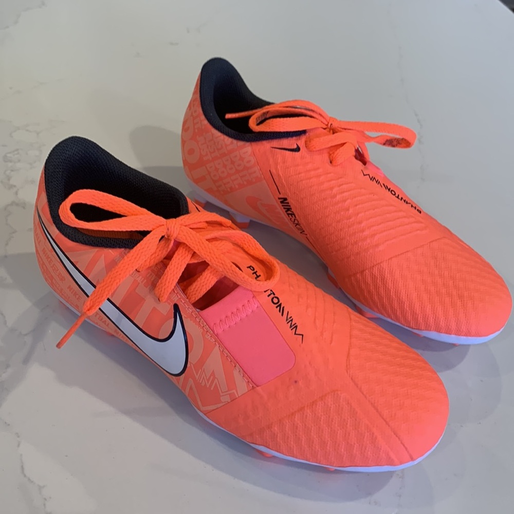 Nike Phantom Venom Soccer Cleats size 1Y Neon orange bright mango